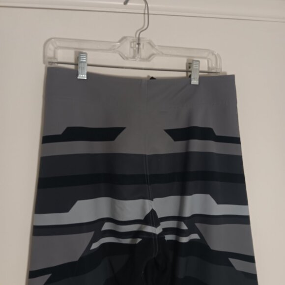 Mizuno board short xs gray black stripe  stretch surf  swim gym  training USA - Picture 6 of 7